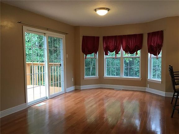 5th image of 106 Brownstone Ct