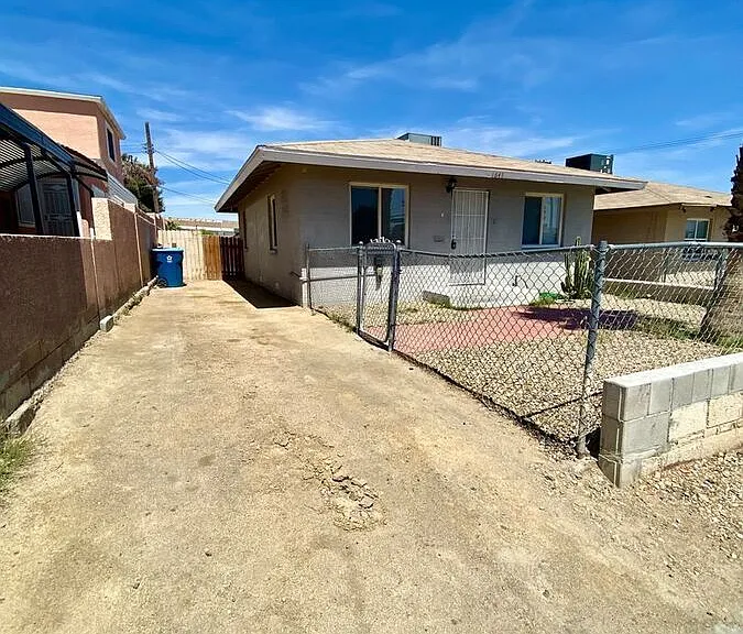 1641 Stewart Ave — Photo 3