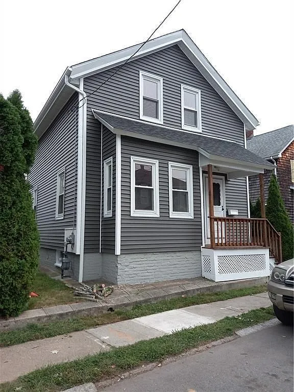 3 bed, 1.0 bath, 955 sqft, $2,900 — Photo 1