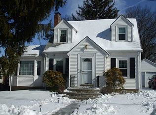 9 Ochil Pl, Cranston, RI 02905