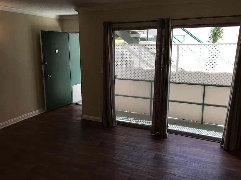 2128 Penmar Ave #4 — Photo 3