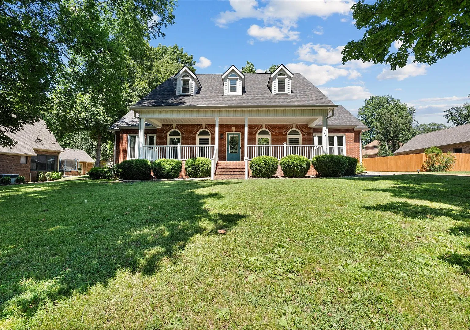 Gorgeous 4BR/3.5 BA brick home in The Oaks of Smyrna! Lawncare included! — Photo 1