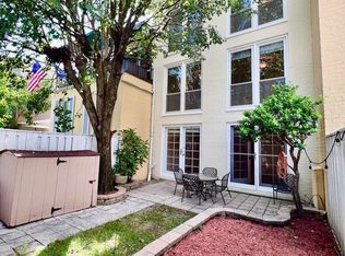 152 G St SW, Washington, DC 20024