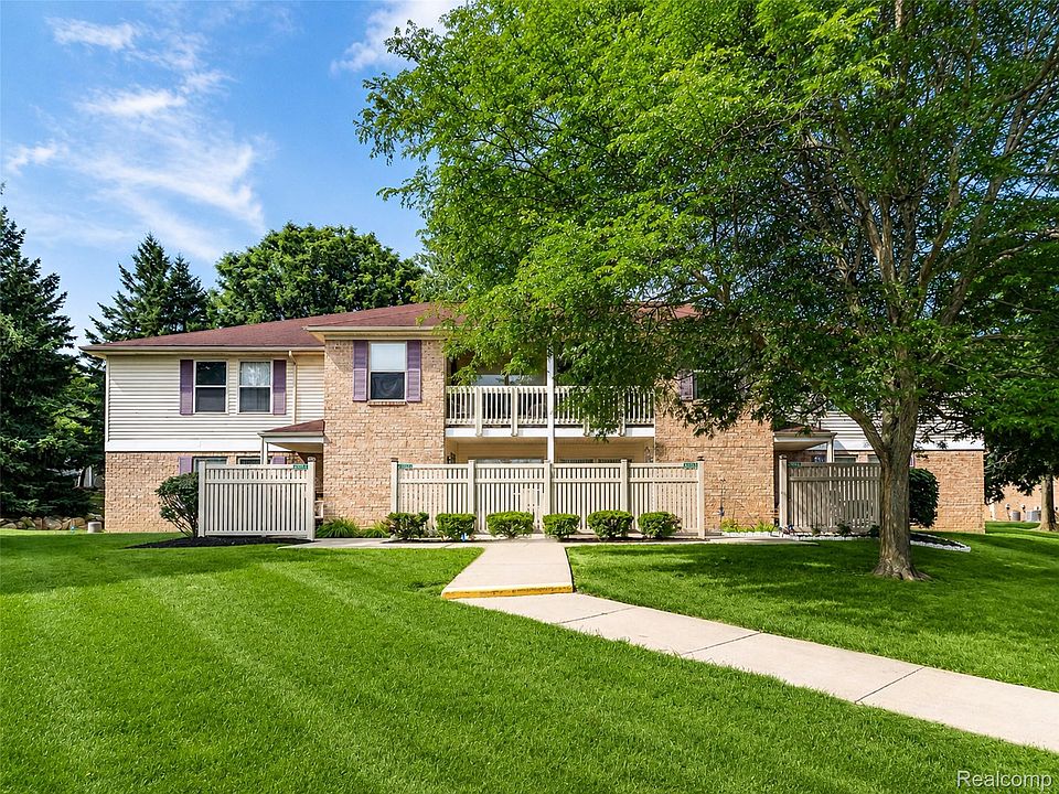 1st image of 61051 Greenwood Dr