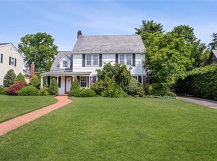 31 Chestnut St, Garden City, NY 11530