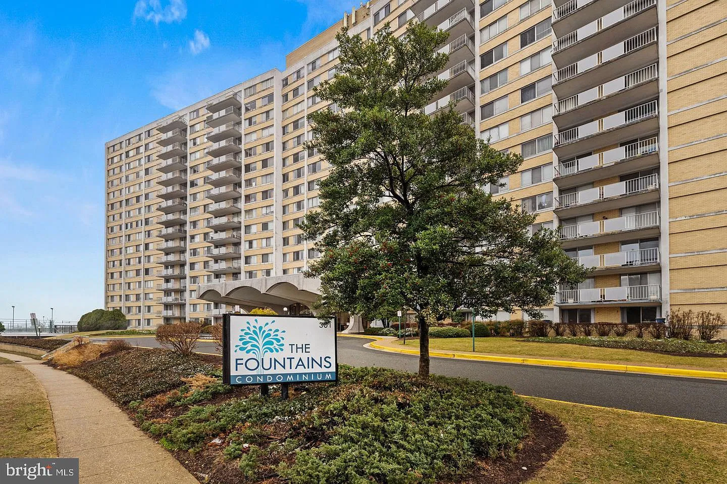 3 bed, 2.5 bath, 1404 sqft, $3,175 — Photo 1