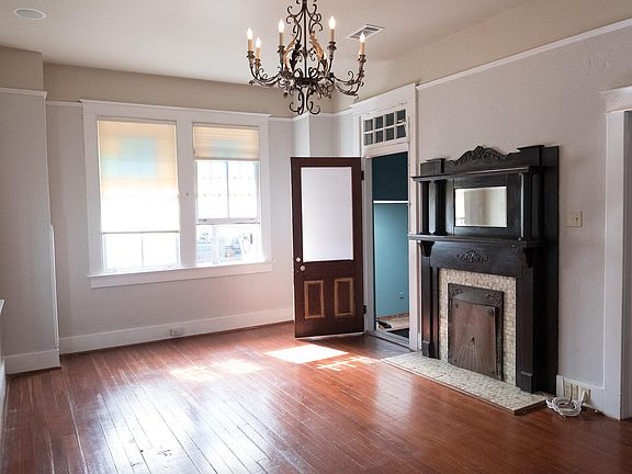 5th image of 8527 Oak St
