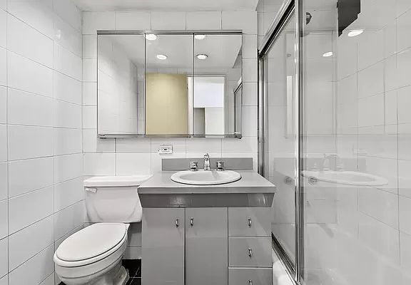 5th image of 16 W 16th St APT 10AS