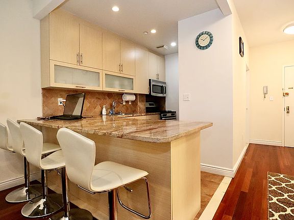 4th image of 2388 Ocean Ave APT 14
