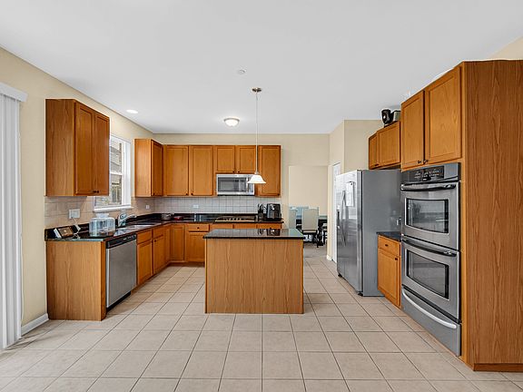 5th image of 117 Bowman St