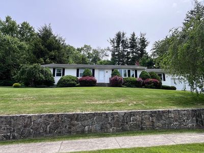 57 Apple Tree Ln, Hamden, CT, 06518