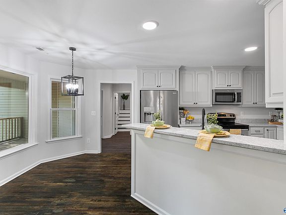 2nd image of 500 Jeffery Dr NW