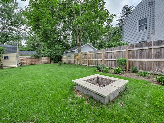 4th image of 2134 Oakland Dr