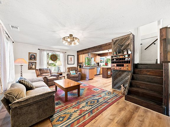 4th image of 3842 Melrose Rd