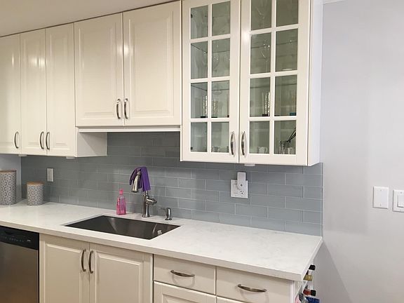 5th image of 5400 Newcastle Ave APT 16