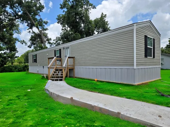 202 W Austin St, Brazoria, TX 77422