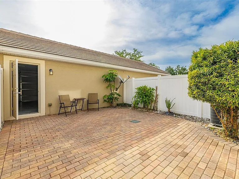 7435 Ripplepointe Way — Photo 40