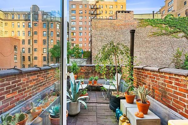 Rented by Compass | media 10