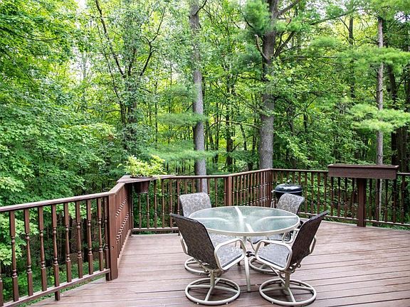 5th image of W828 Evergreen Court