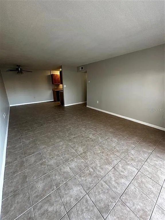 2 bed, 1.0 bath, 881 sqft, $1,600 — Photo 3