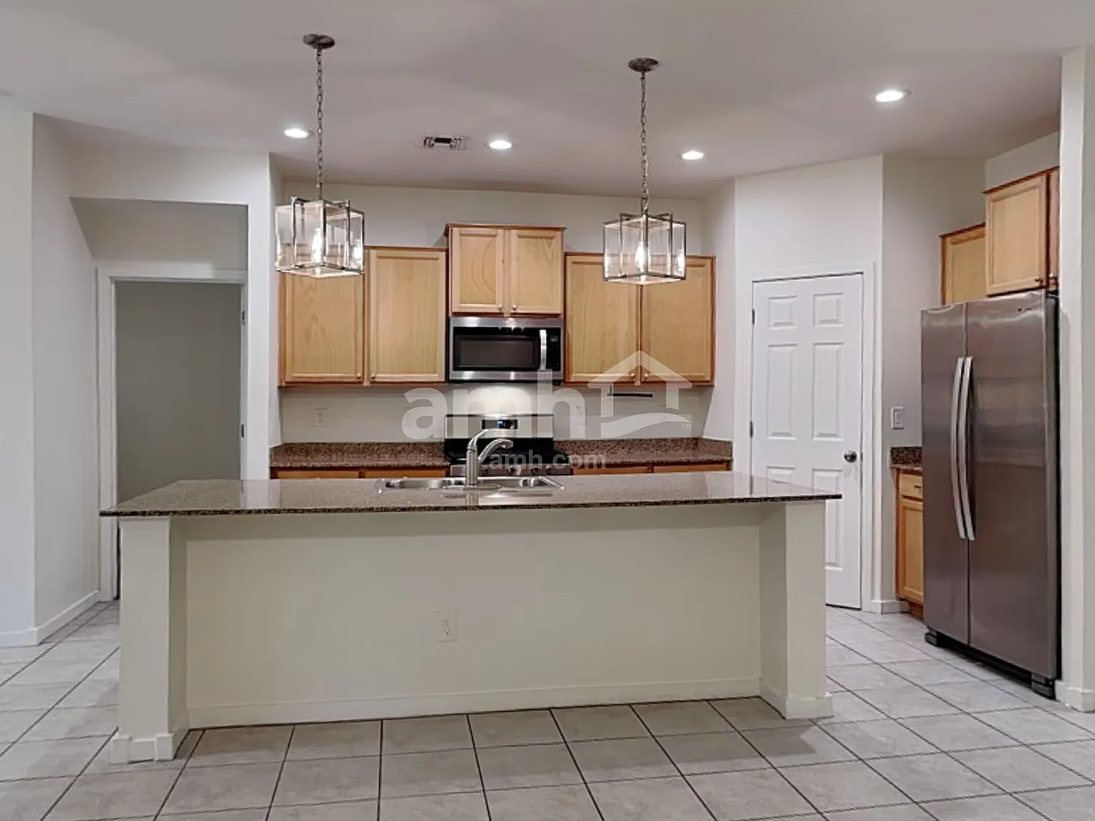 3 bed, 2.0 bath, 1613 sqft, $2,000 — Photo 3