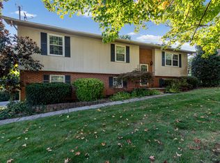 2212 Eau Clair Dr, Maryville, TN 37803