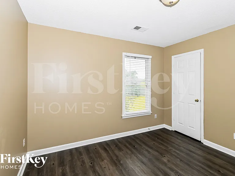 844 Tropicana Dr E — Photo 15