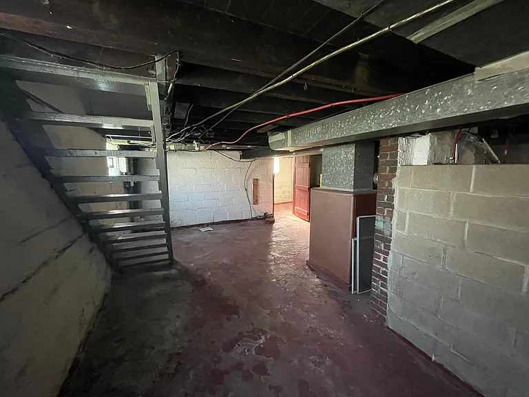 310 Albert St — Photo 16