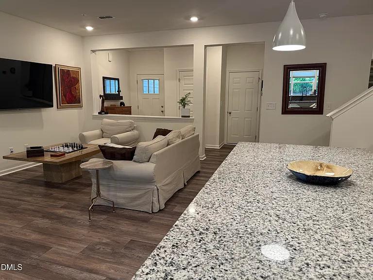 111 Golden Gate Ln — Photo 6
