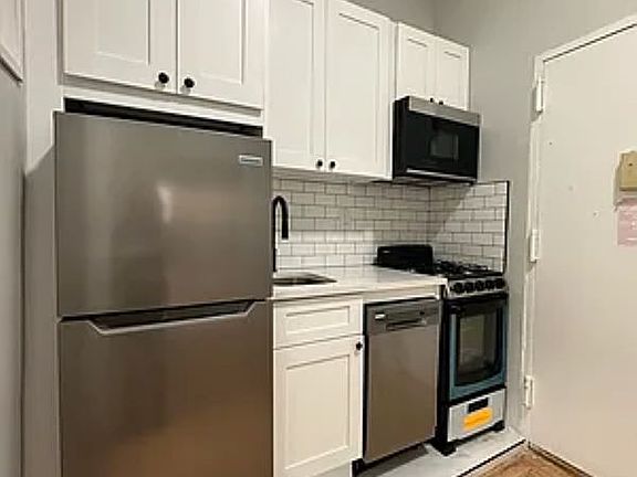 4th image of 232 W 74th St #2B