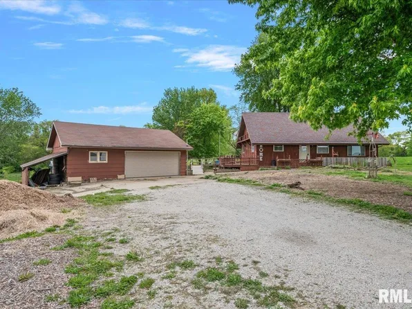1367 N 1025 East Rd, Taylorville, IL 62568