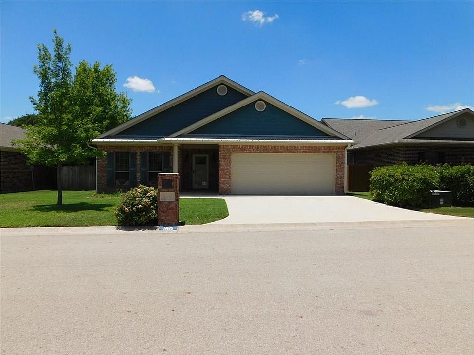 BEAUTIFUL HOME IN EARLY'S RIDGEWOOD GARDENS.