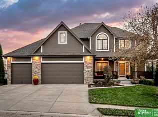 17013 Erskine St, Omaha, NE 68116