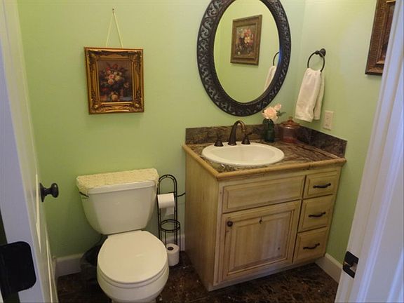 4th image of 631 Chesterfield Ln