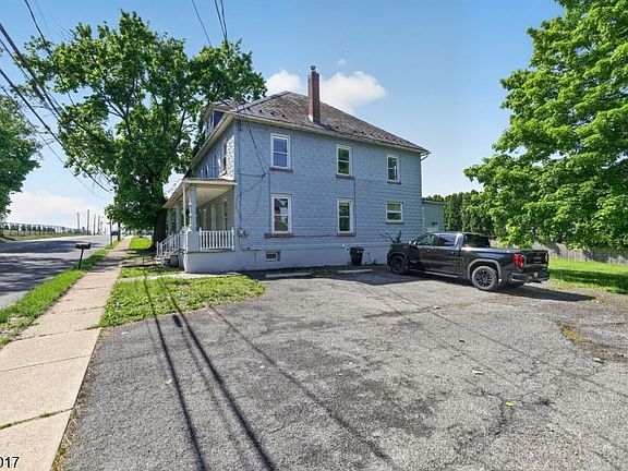 2nd image of 582 Roseberry St