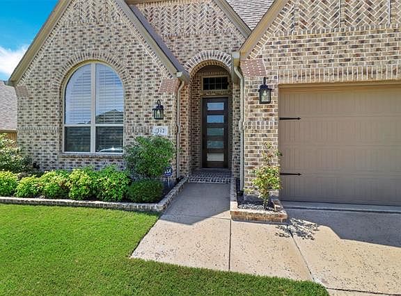 3rd image of 312 Village Creek Dr