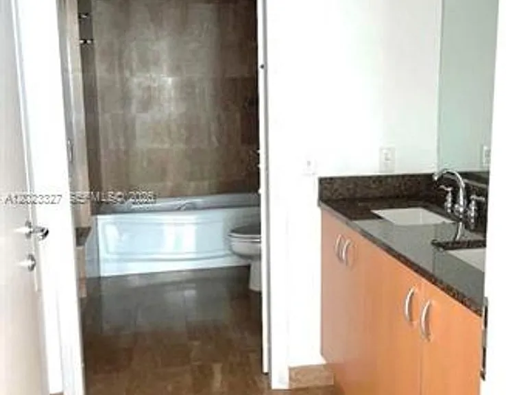 300 S Biscayne Blvd #T-1404 — Photo 15
