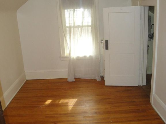 4th image of 220 8th Ave S