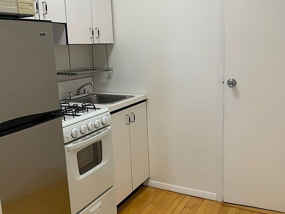2nd image of 132 E 17th St #42