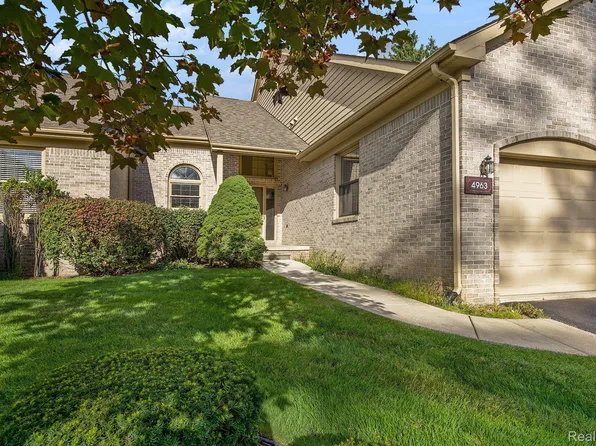 4963 Fairways Dr, Brighton, MI 48116