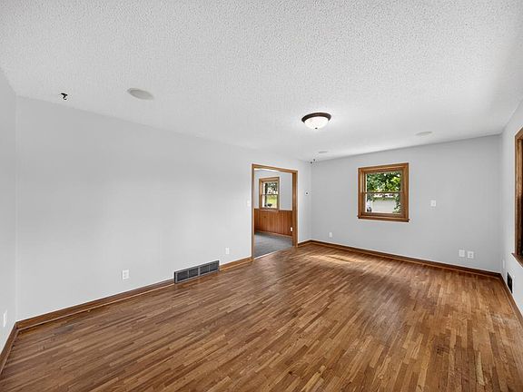 3rd image of 604 Park St SE