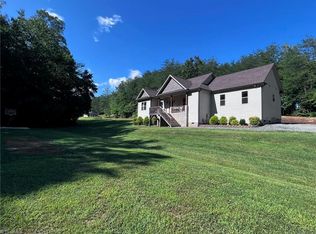 1235 Mountain Rd, Walnut Cove, NC 27052