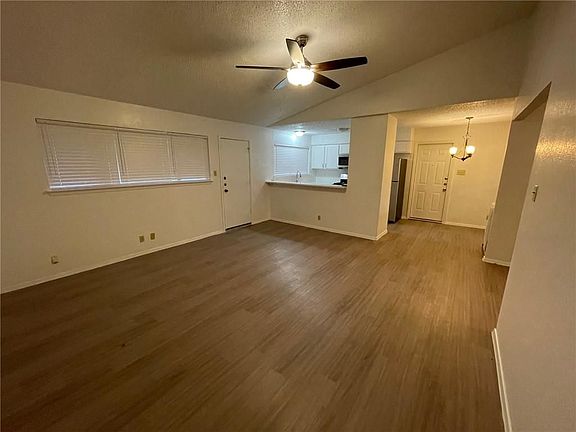 3rd image of 4803 Bundyhill Dr