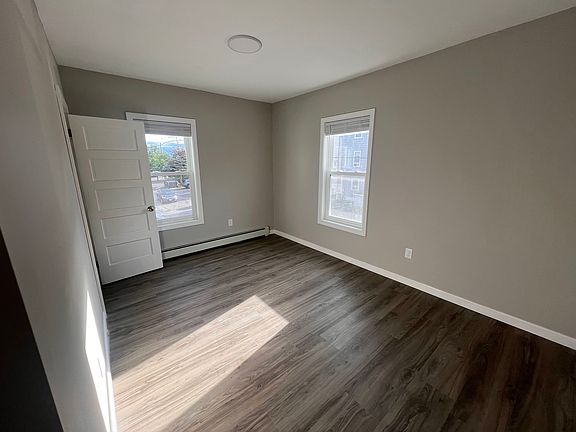 5th image of 169 Bell St APT 1