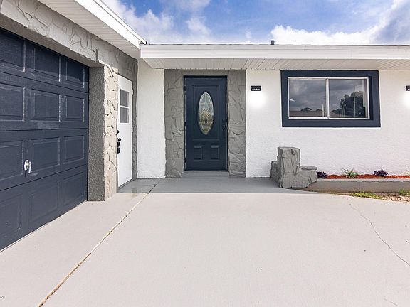 2nd image of 750 Bianca Dr NE