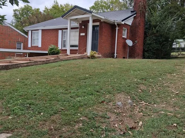 125 S Church Ave, Camden, TN 38320
