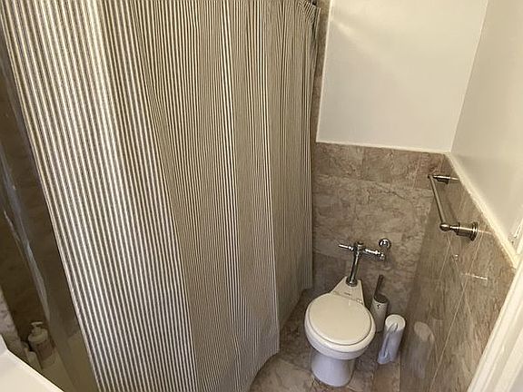 3rd image of 110 W 86th St APT 2B