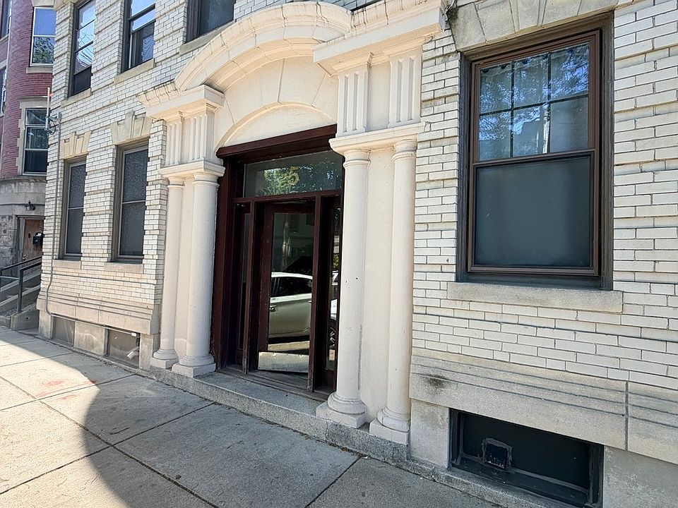 2nd image of 5 Braemore Rd APT A