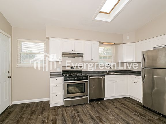 5th image of 2 Sunridge Ln