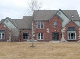 W288N3770 Woodline Ct, Pewaukee, WI 53072